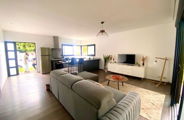 SAINT PIERRE (974), Maison à vendre 4 pièces de 87 m², terrasse, Jacuzzi sur parcelle totale de 412 m² — photo 5