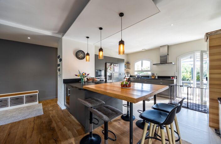 De beaux volumes, un jardin généreux, une vraie maison de famille à Léognan — photo 2