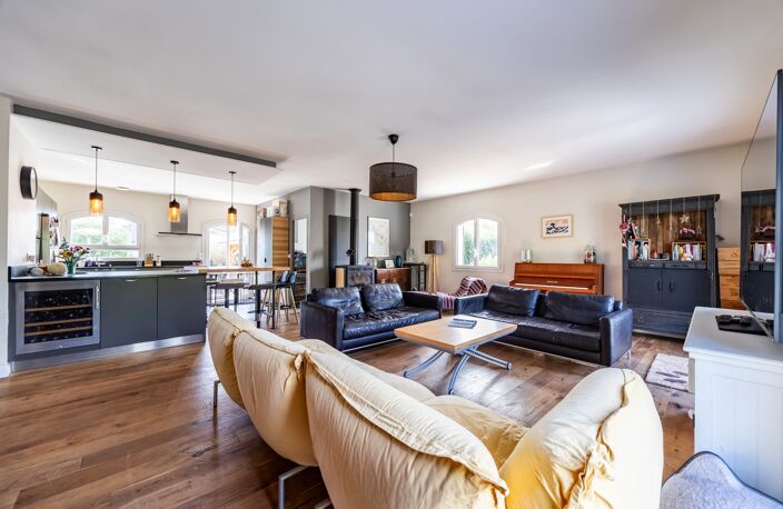 De beaux volumes, un jardin généreux, une vraie maison de famille à Léognan — photo 3