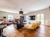 De beaux volumes, un jardin généreux, une vraie maison de famille à Léognan — photo 4