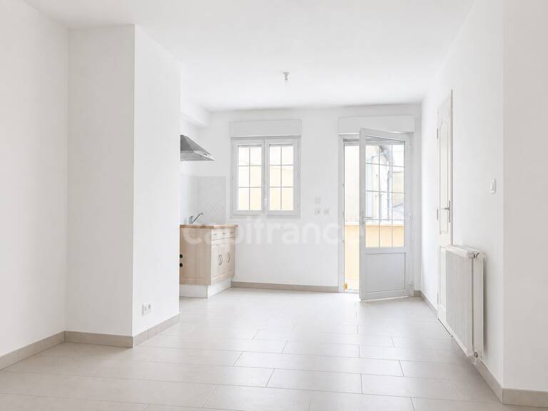 SITUÉ À 10 MINUTES DU MANS - Appartement 2 pièces de plain-pied rénové avec une place de stationnement — photo 1