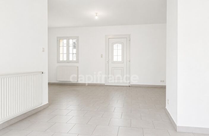 SITUÉ À 10 MINUTES DU MANS - Appartement 2 pièces de plain-pied rénové avec une place de stationnement — photo 2