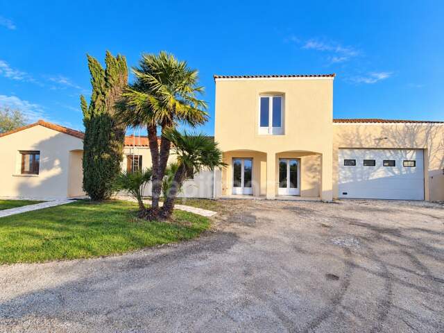 Maison à vendre 7 pièces SAINT GEORGES DE DIDONNE (17) - Grand Garage - Terrain de 945m² — photo du bien