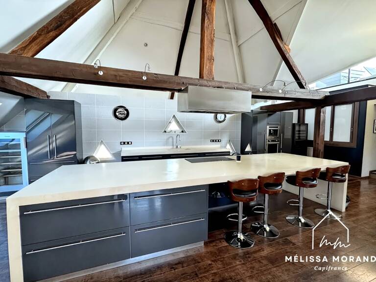 Bien d'exception, maison de village triplex unique de 285 m2 à vendre à ALLONZIER LA CAILLE (74), rénovée haut de gamme — photo 1