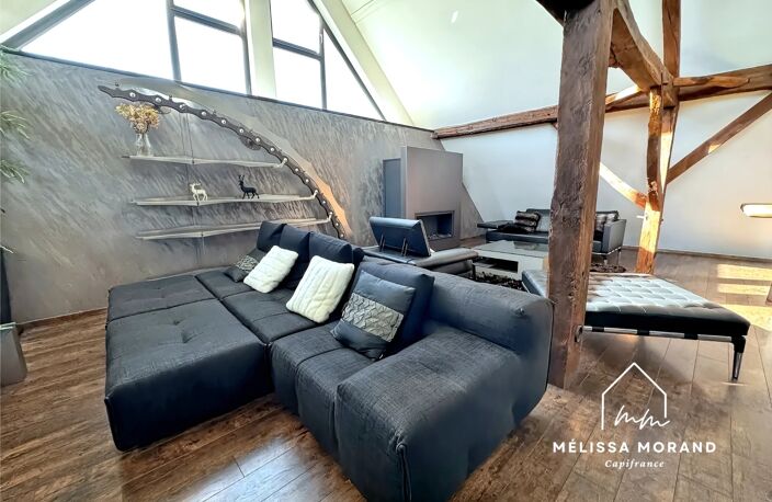 Bien d'exception, maison de village triplex unique de 285 m2 à vendre à ALLONZIER LA CAILLE (74), rénovée haut de gamme — photo 2