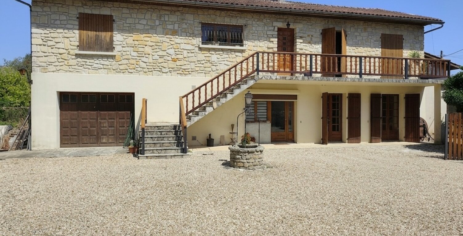 Maison à vendre 6 pièces CHAMPNIERS (16) — photo 1