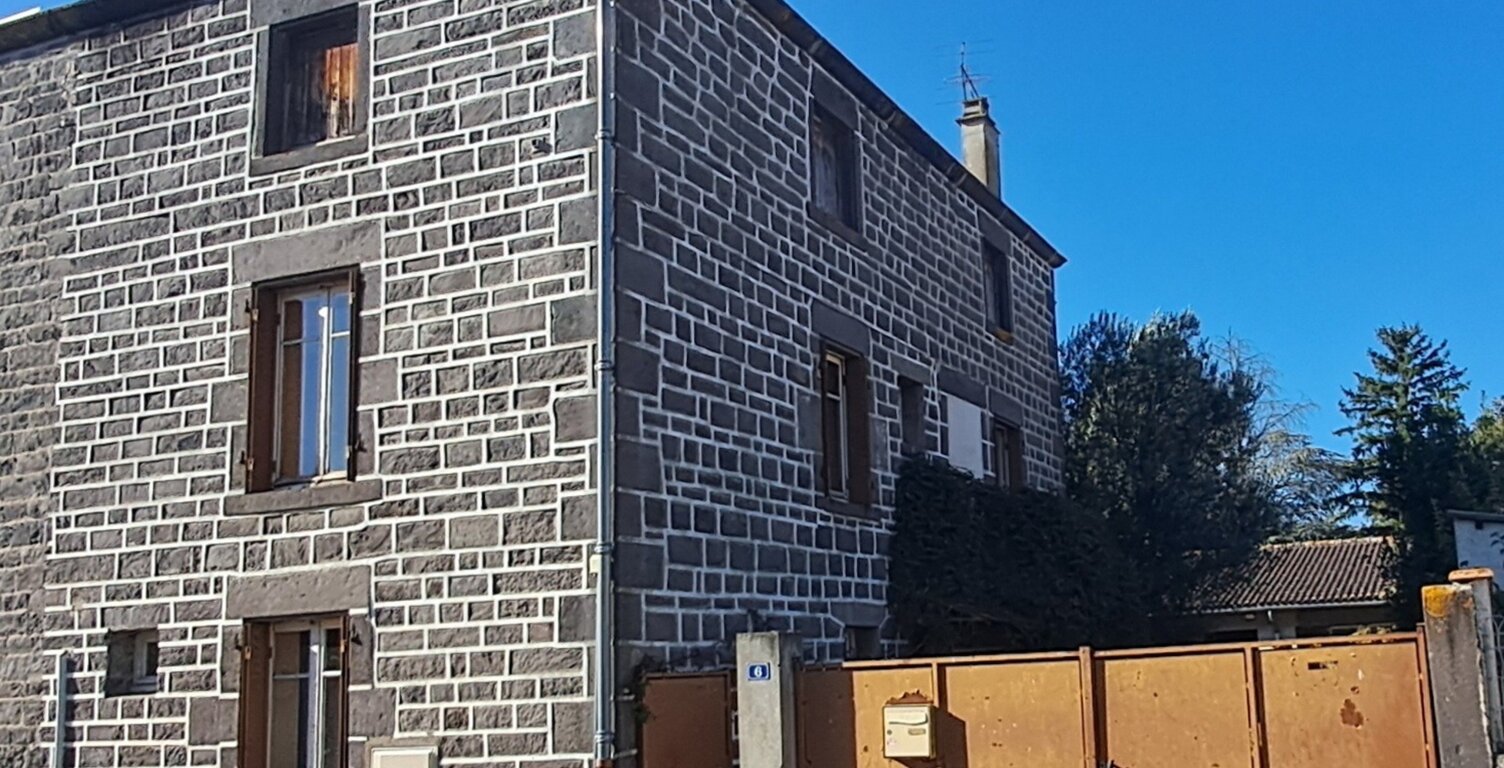 Maison en pierre mitoyenne de 70 m² à rénover entièrement — Terrain de 1 112 m² — photo 1