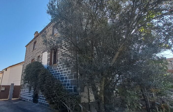 Maison en pierre mitoyenne de 70 m² à rénover entièrement — Terrain de 1 112 m² — photo 3