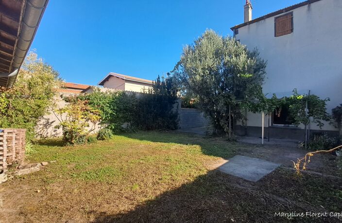 Maison en pierre mitoyenne de 70 m² à rénover entièrement — Terrain de 1 112 m² — photo 4