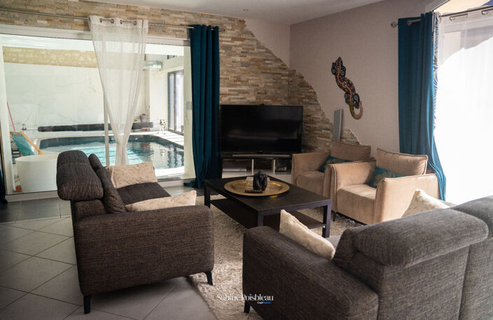 Propriete à vendre de 20 pièces à Saint-Nicolas-de-Bourgueil - ensemble de 457m² - Piscine interieure- vie de plain-pied — photo 4