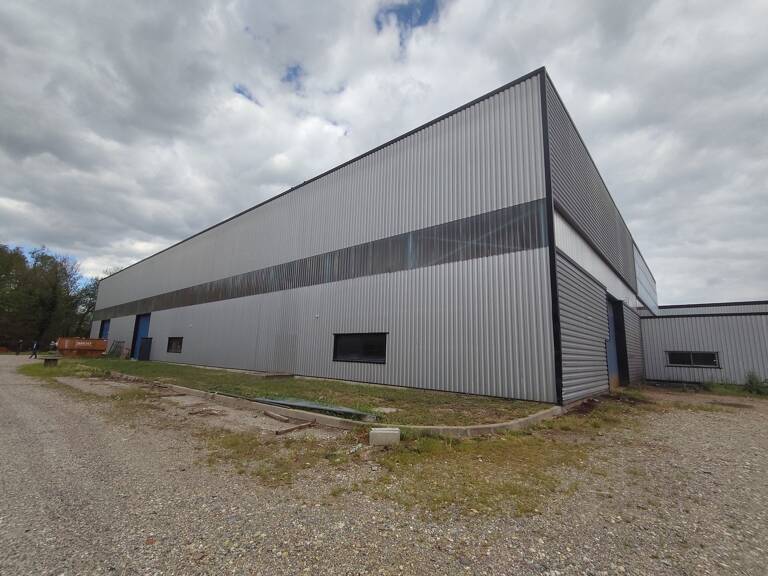 Locaux industriels 2000 m² à louer SAINTE HELENE DU LAC (73) — photo 1