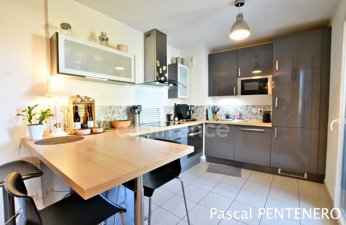 T2 de 49 m² avec terrasse – résidence de 2012 – Vénissieux — photo 3