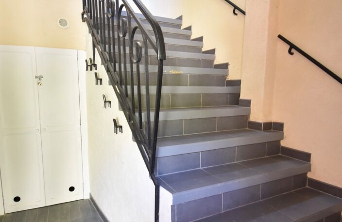 BARJAC – Maison de village soigneusement rénovée – 66 m² – Garage voûté — photo 2