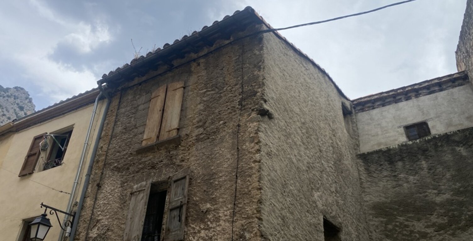 Dpt Pyrénées Orientales (66), à vendre VILLEFRANCHE DE CONFLENT maison 7 pièces à rénover — photo 1