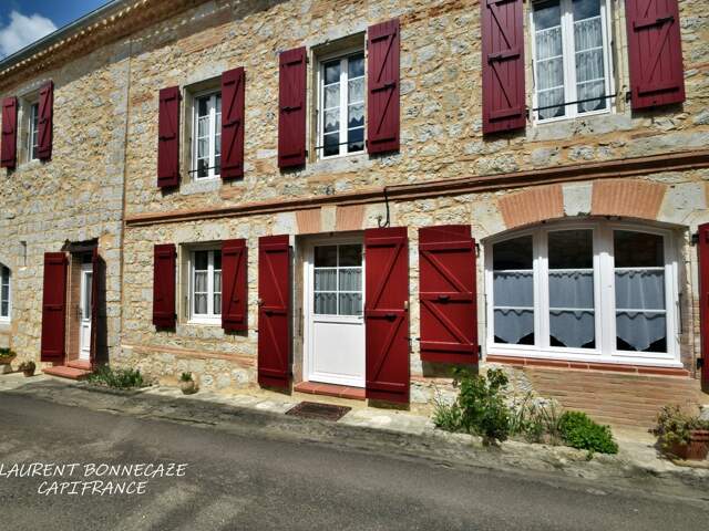Dpt Tarn et Garonne (82), à vendre proche de MAUVEZIN et BEAUMONT DE LOMAGNE  maison T5 — photo du bien