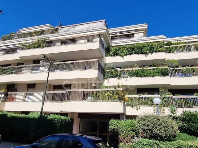 Appartement 3 pièces de 65m2 avec cave et box — photo du bien