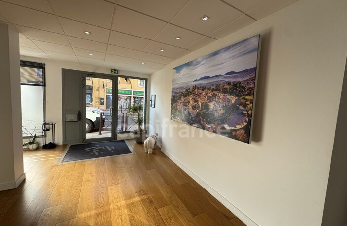 MOUGINS CENTRE – à louer Local commercial haut de gamme – Visibilité en 1ère ligne – 114 m² — photo 2