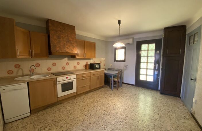 Dpt Pyrénées Orientales (66), à vendre proche ESTAGEL maison 2 appartements avec terrasses à rafraichir — photo 2