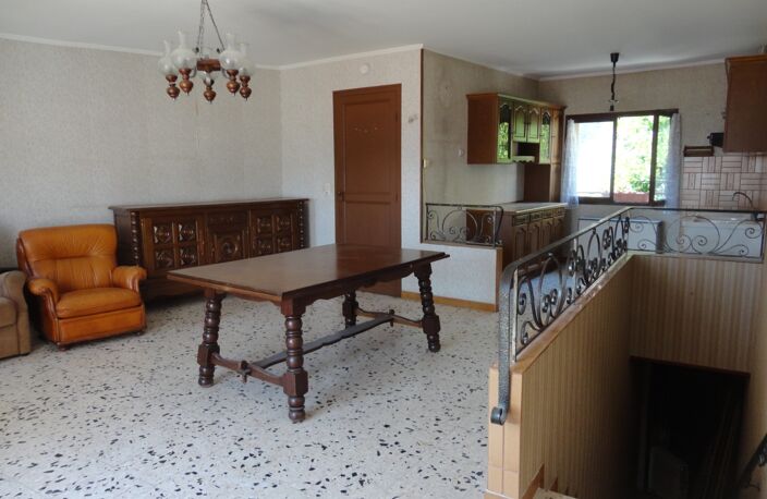 Dpt Pyrénées Orientales (66), à vendre proche ESTAGEL maison 2 appartements avec terrasses à rafraichir — photo 3