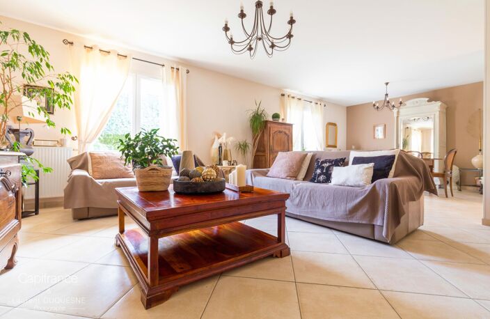 BELLEFOND SUR SON SUPERBE TERRAIN DE 731 M2 MAISON 6 PIECES DE 166 M2 — photo 2