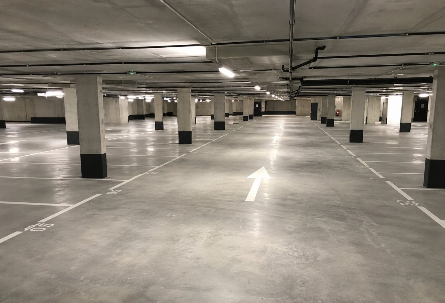 75 places de Parking et 500 m2 d'atelier LYON 2EME — photo 1