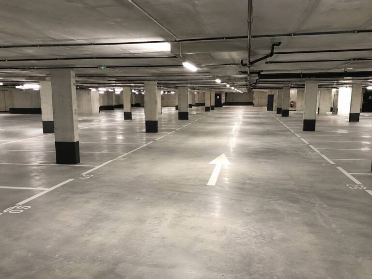 75 places de Parking et 500 m2 d'atelier LYON 2EME — photo 1