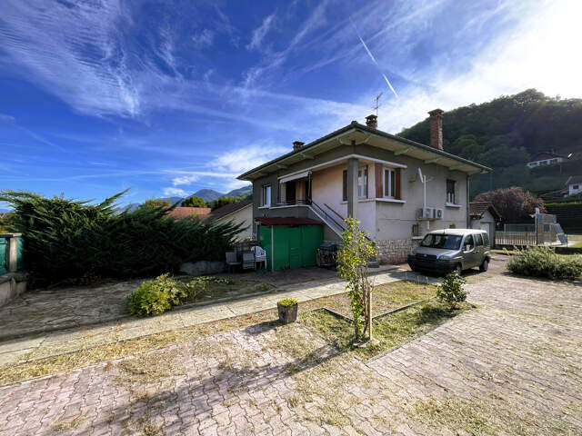 Villa sur sous-sol + garages sur terrain clos — photo du bien