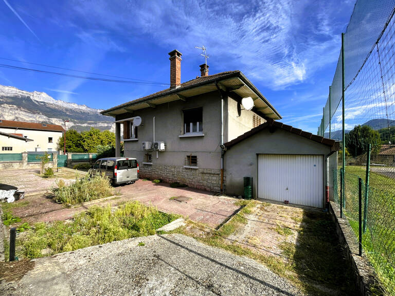 Villa sur sous-sol + garages sur terrain clos — photo 1