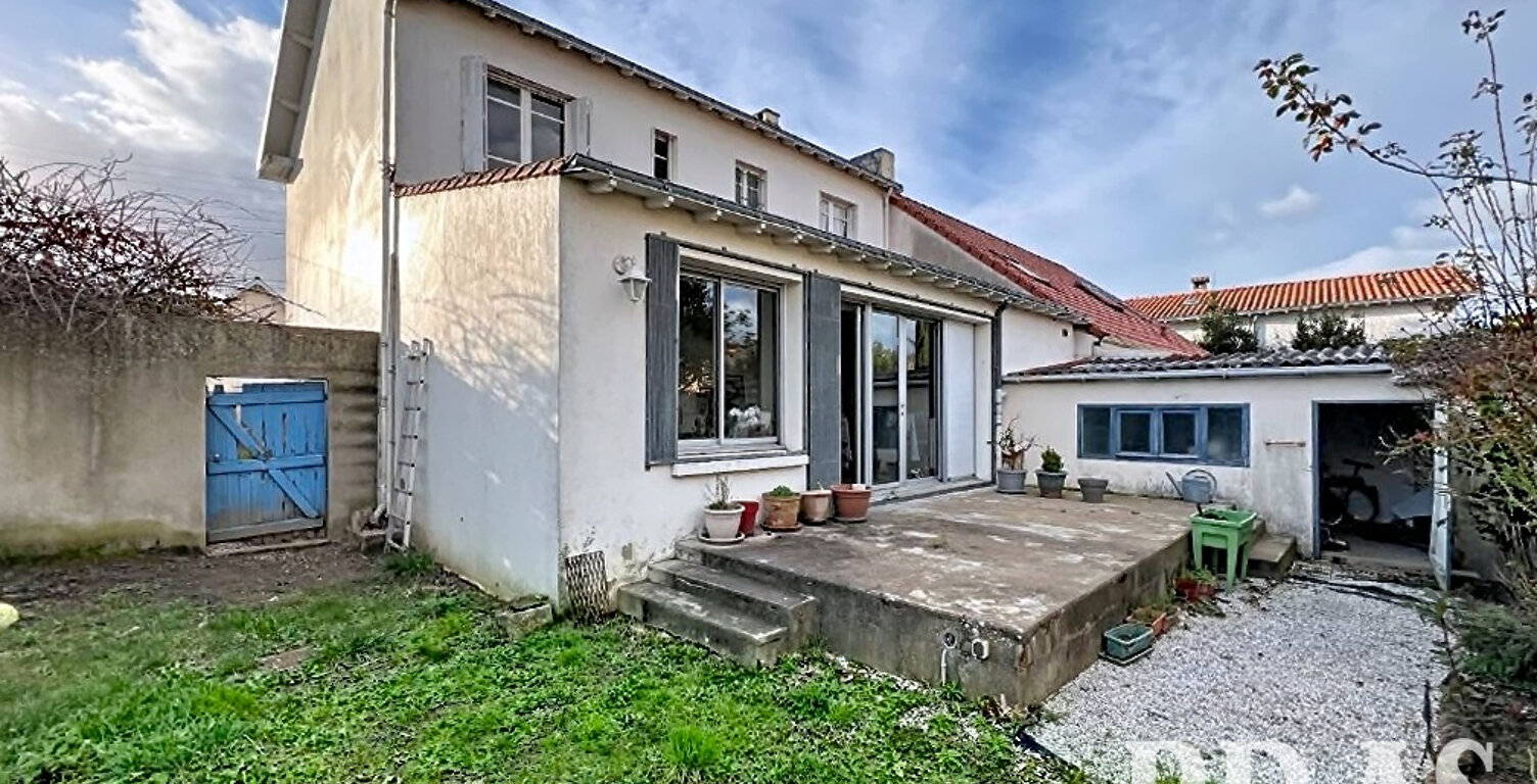 Maison T6 de 144m² sur terrain de 308m²  avec garage et annexe — photo 1