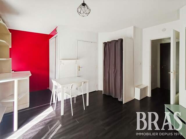 Studio avec balcon et parking — photo du bien