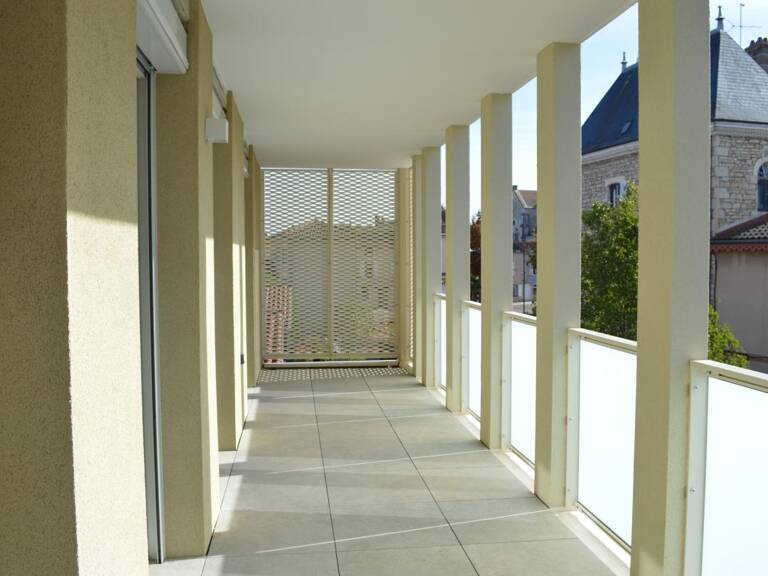 À LOUER – T3 RÉCENT AVEC GRANDE TERRASSE ET GARAGE – ANSE — photo 1