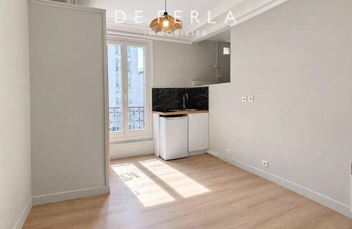 JAURÈS - Studio en dernier étage refait à neuf — photo 2