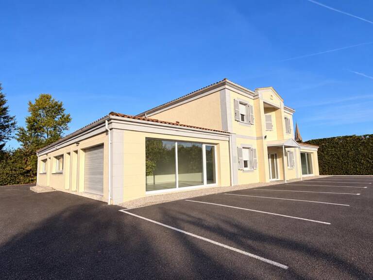 Le Taillan-Médoc - Local de 103 m² avec parkings — photo 1
