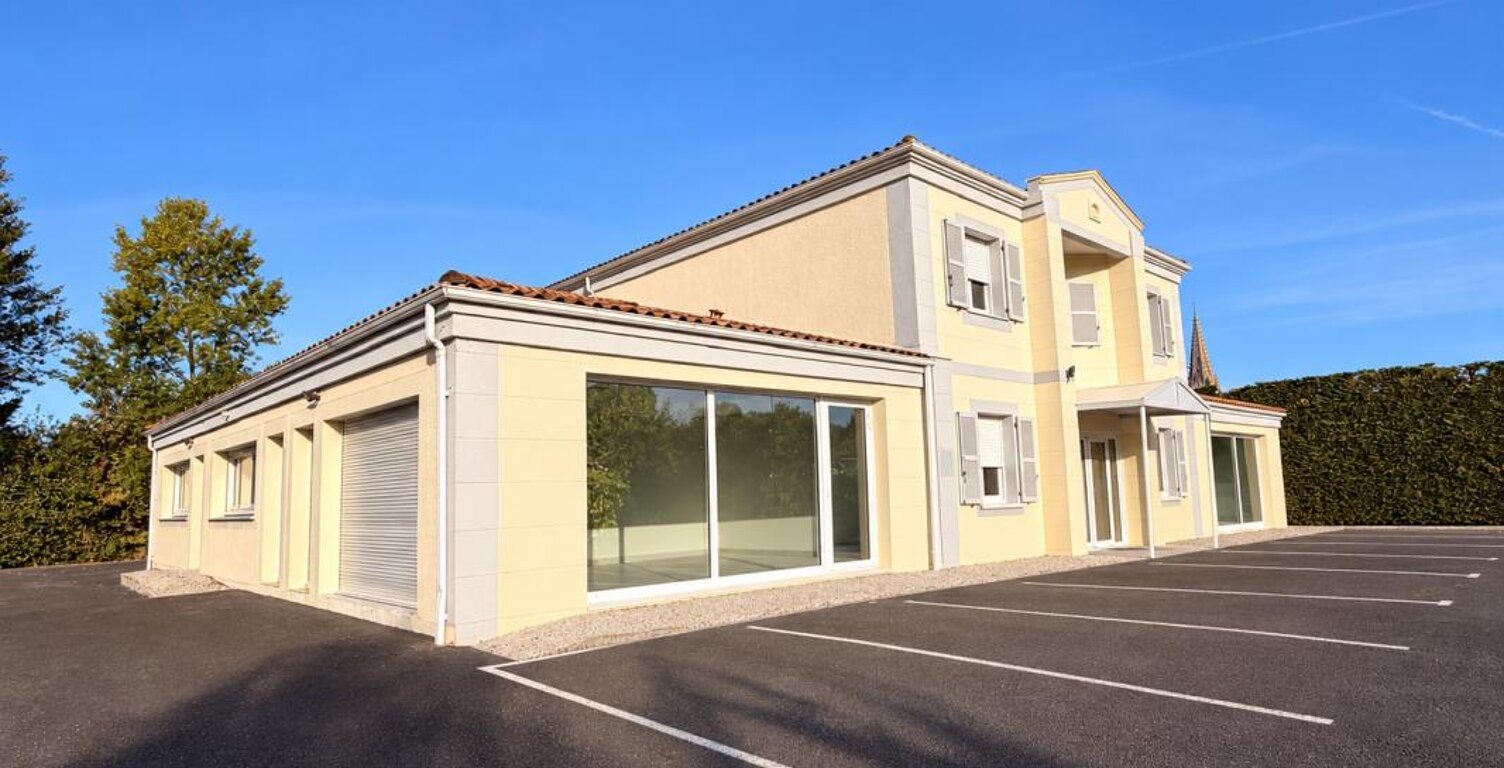 Le Taillan-Médoc - Local de 103 m² avec parkings — photo 1