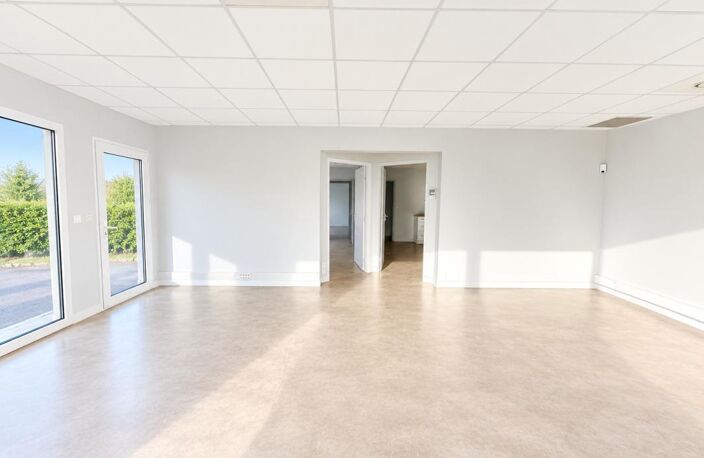 Le Taillan-Médoc - Local de 103 m² avec parkings — photo 3