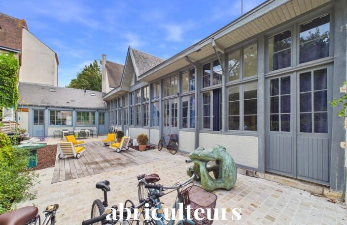 À deux pas de la cathédrale, vaste maison de 250 m² au calme absolu, agrémentée d'une terrasse d'exception et d'un studio indépendant - Chartres (28000) — photo 2