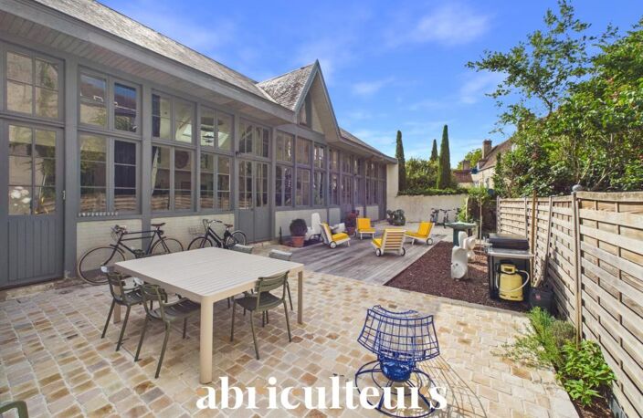 À deux pas de la cathédrale, vaste maison de 250 m² au calme absolu, agrémentée d'une terrasse d'exception et d'un studio indépendant - Chartres (28000) — photo 3