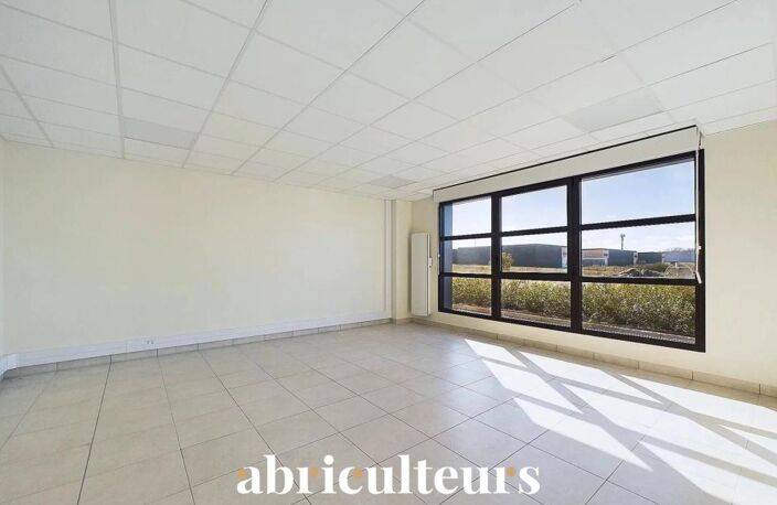 À louer : un vaste local d’activité de 720 m² implanté sur la commune de Gellainville (28630), aux portes de Chartres — photo 2