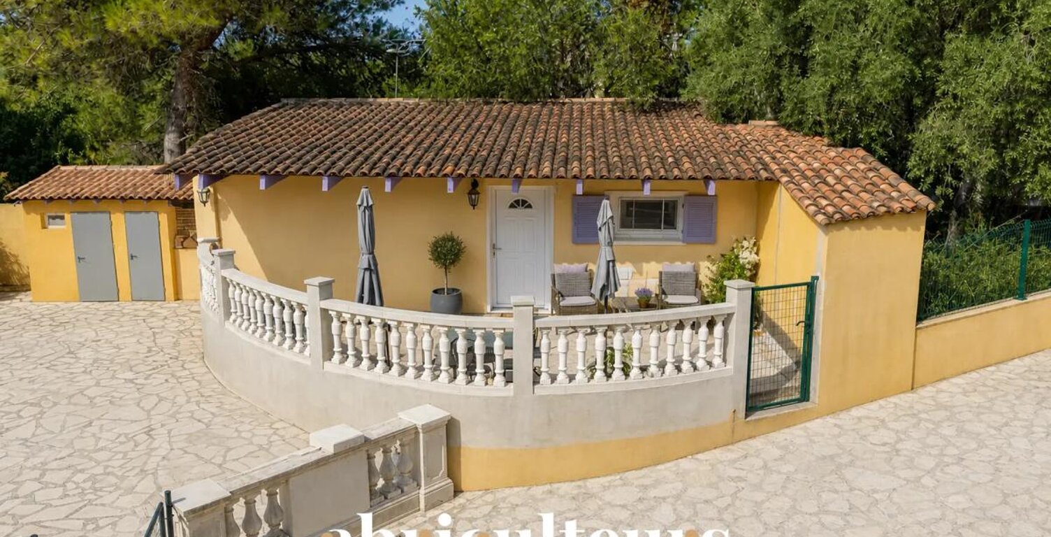 Grande villa familiale de 230 m² offrant de magnifiques espaces en vente à les Pennes-Mirabeau.(13170) — photo 1