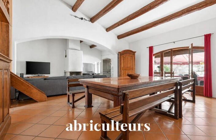 Grande villa familiale de 230 m² offrant de magnifiques espaces en vente à les Pennes-Mirabeau.(13170) — photo 3