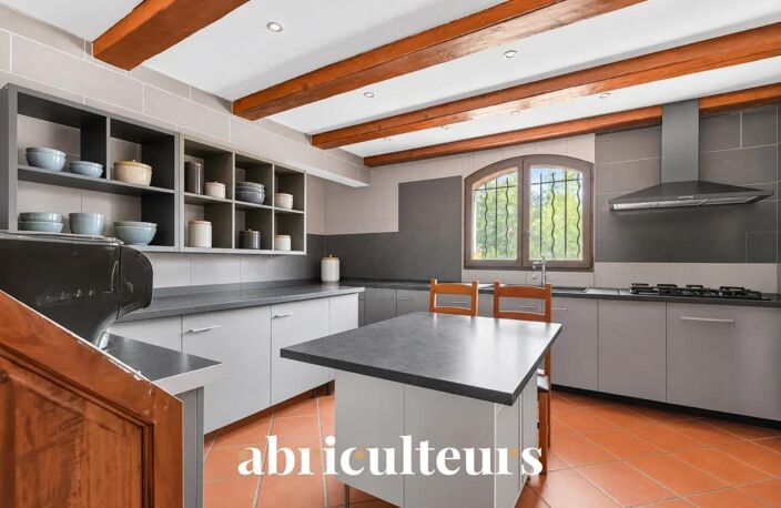 Grande villa familiale de 230 m² offrant de magnifiques espaces en vente à les Pennes-Mirabeau.(13170) — photo 5