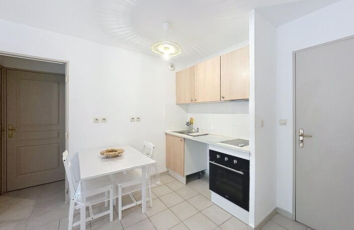 Appartement T2 - À Louer - Avignon Extra-Muros — photo 4