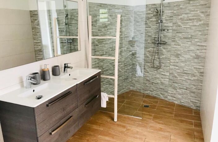 Ensemble Immobilier de 2 Studios Équipés – Vue Mer à Deshaies — photo 5