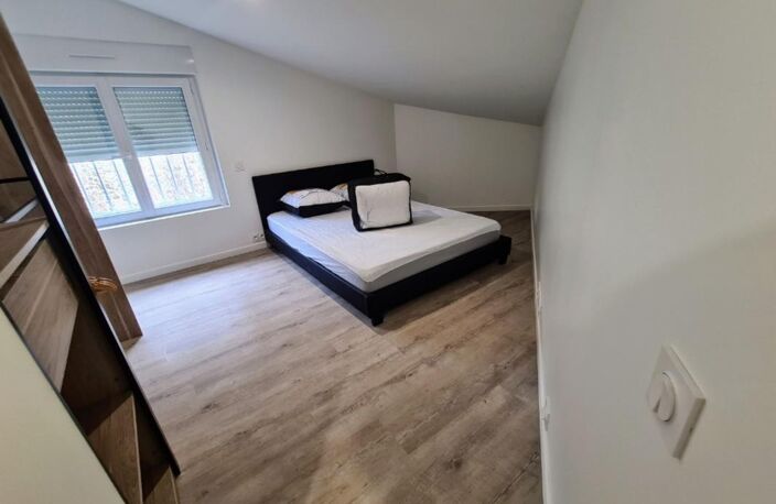 Appartement À Louer meublé à Chabanais — photo 5