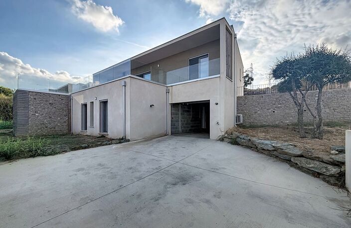 Villa contemporaine T4/T5 de 150 m² avec piscine et vue panoramique — photo 2
