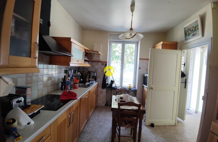 MAISON ANCIENNE AU BORD DU CANAL — photo 2