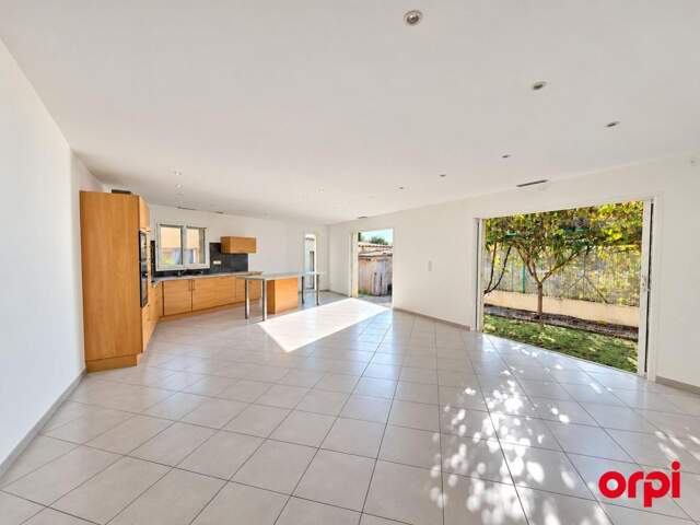 Proche Pézenas - à vendre - maison plain pied 4 chambres avec jardin et garage — photo du bien