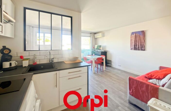 Très beau Studio meublé rénové d'environ 28m² dans le centre ville de Bandol — photo 2