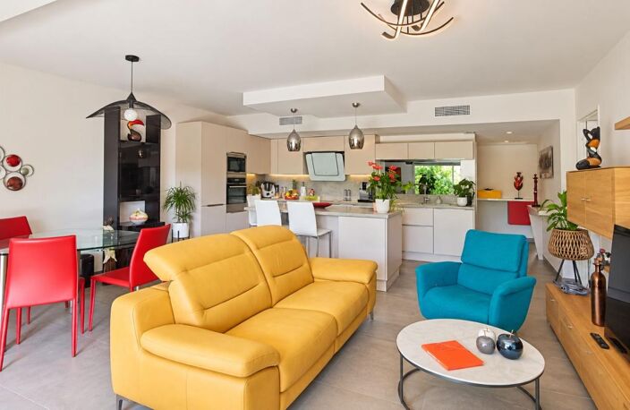 À vendre à Six-Fours-les-Plages : appartement T3 de standing de 82 m² en rez-de-jardin avec terrasse, jardin et deux garages — photo 3