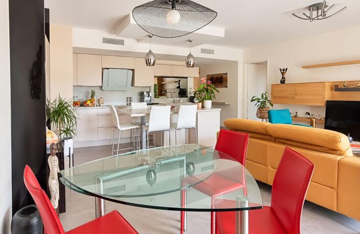 À vendre à Six-Fours-les-Plages : appartement T3 de standing de 82 m² en rez-de-jardin avec terrasse, jardin et deux garages — photo 5